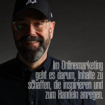 "Im Onlinemarketing geht es darum, Inhalte zu schaffen, die inspirieren und zum Handeln anregen." - Erik E. Schürmann